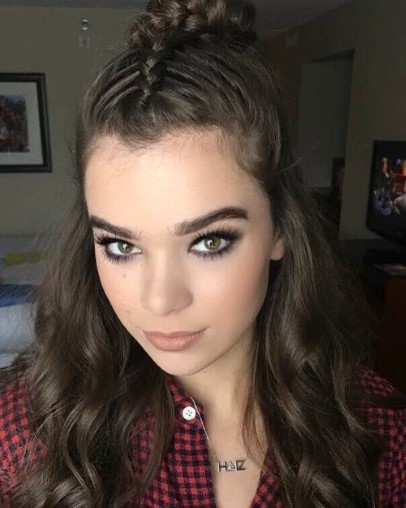 Hailee Steinfeld  nude photo