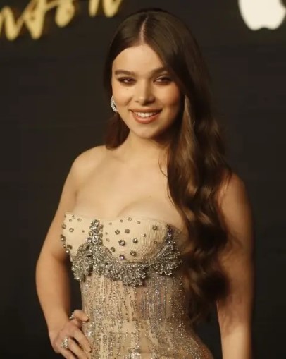 Hailee Steinfeld  nude photo