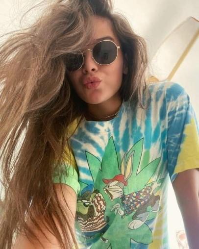 Hailee Steinfeld  nude photo