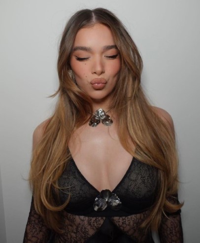 Hailee Steinfeld  nude photo