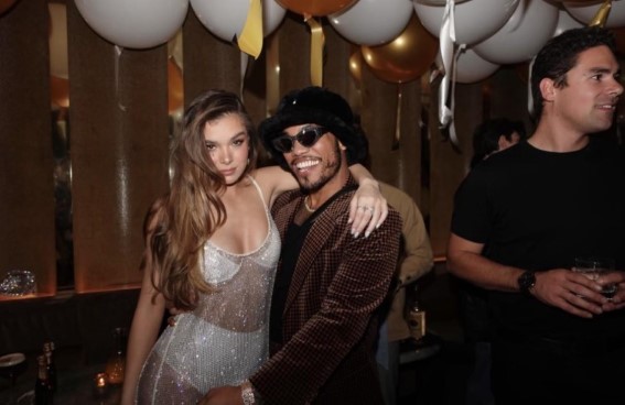 Hailee Steinfeld  nude photo