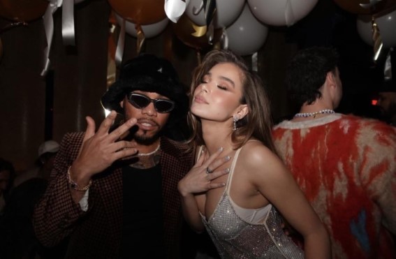 Hailee Steinfeld  nude photo