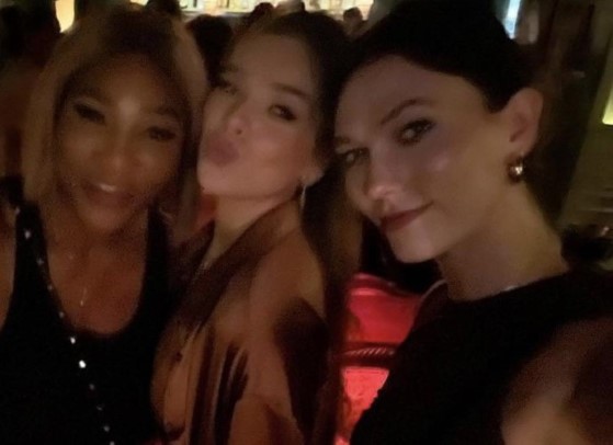 Hailee Steinfeld  nude photo