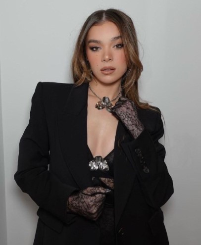 Hailee Steinfeld  nude photo