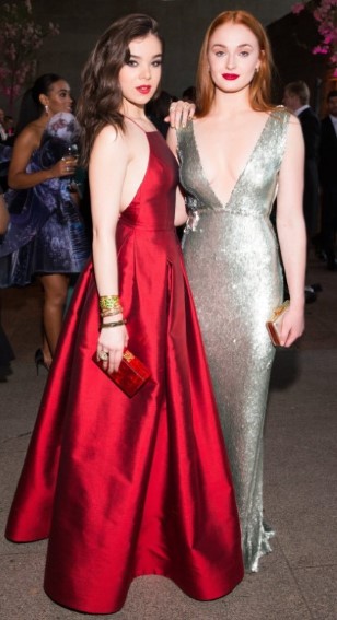 Hailee Steinfeld  nude photo