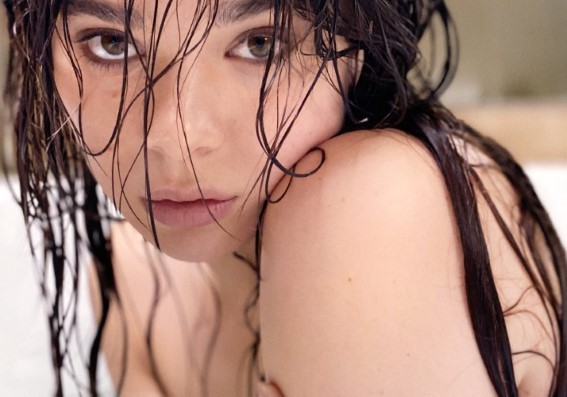 Hailee Steinfeld  nude photo