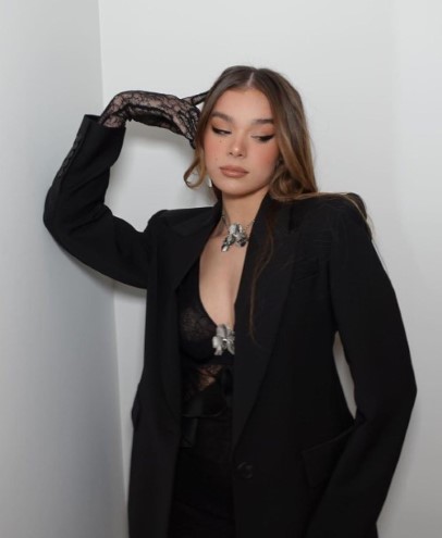 Hailee Steinfeld  nude photo