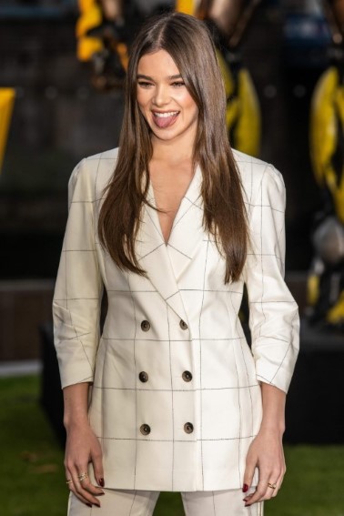 Hailee Steinfeld  nude photo