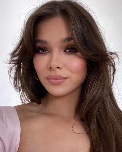 Hailee Steinfeld  nude photo