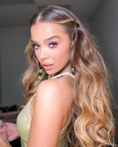 Hailee Steinfeld  nude photo