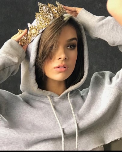 Hailee Steinfeld  nude photo