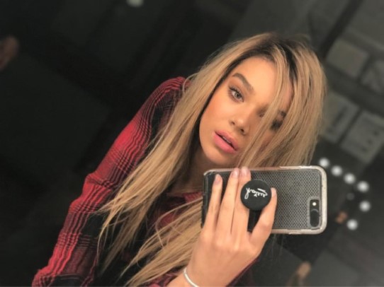 Hailee Steinfeld  nude photo