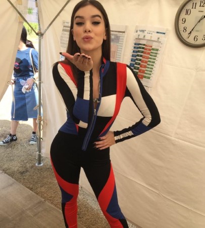 Hailee Steinfeld  nude photo