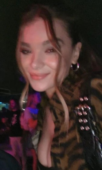 Hailee Steinfeld  nude photo