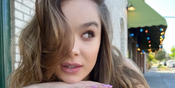 Hailee Steinfeld  nude photo