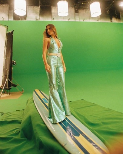 Hailee Steinfeld  nude photo