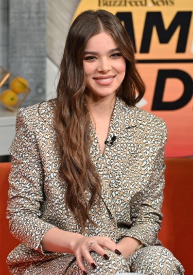 Hailee Steinfeld  nude photo