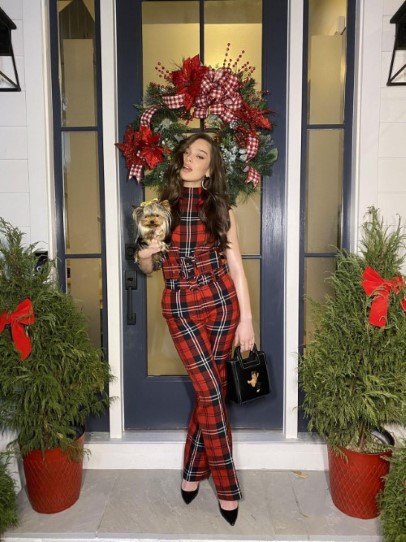 Hailee Steinfeld  nude photo