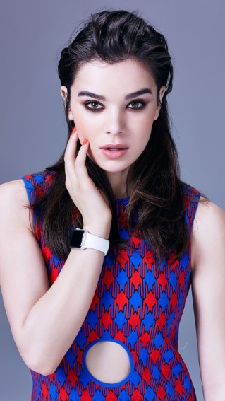 Hailee Steinfeld  nude photo