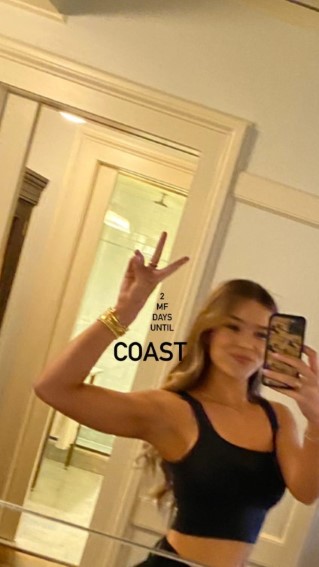 Hailee Steinfeld  nude photo