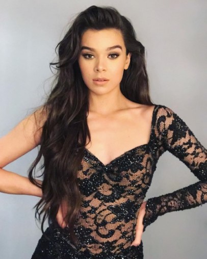 Hailee Steinfeld  nude photo