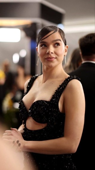 Hailee Steinfeld  nude photo