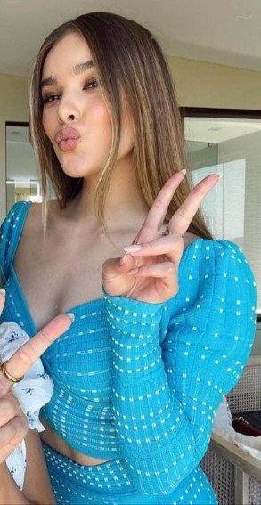 Hailee Steinfeld  nude photo