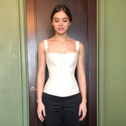 Hailee Steinfeld  nude photo