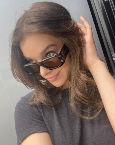 Hailee Steinfeld  nude photo