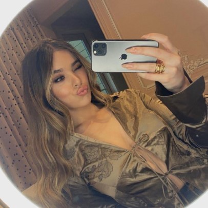 Hailee Steinfeld  nude photo