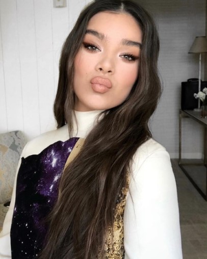 Hailee Steinfeld  nude photo