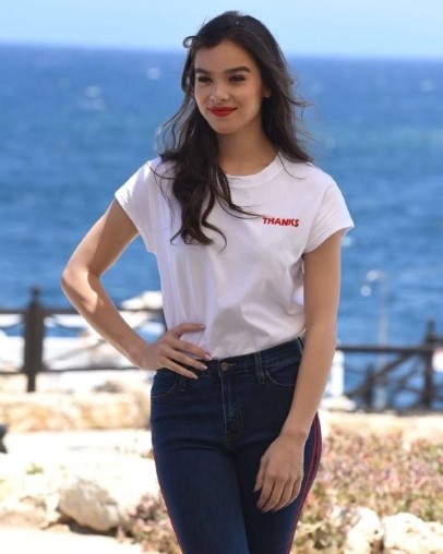 Hailee Steinfeld  nude photo