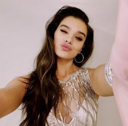Hailee Steinfeld  nude photo