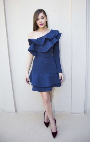 Hailee Steinfeld  nude photo