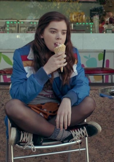 Hailee Steinfeld  nude photo