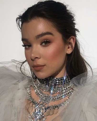 Hailee Steinfeld  nude photo