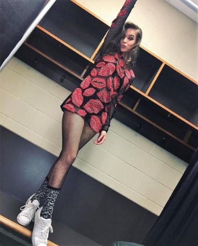 Hailee Steinfeld  nude photo