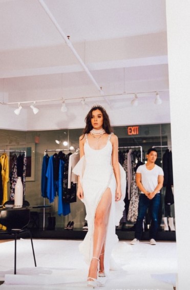 Hailee Steinfeld  nude photo