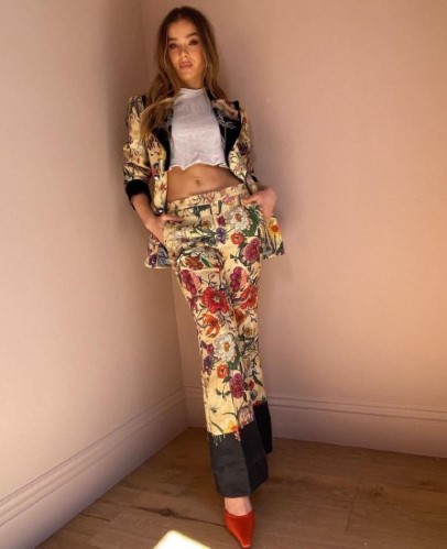 Hailee Steinfeld  nude photo