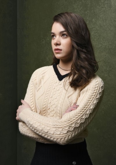 Hailee Steinfeld  nude photo