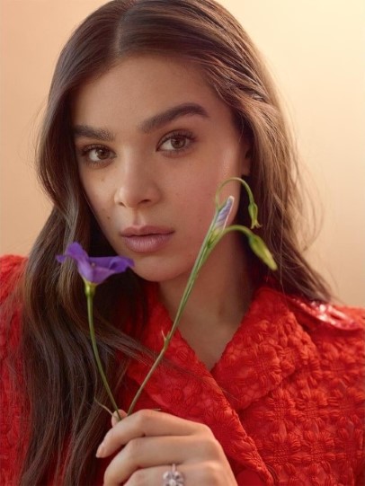 Hailee Steinfeld  nude photo