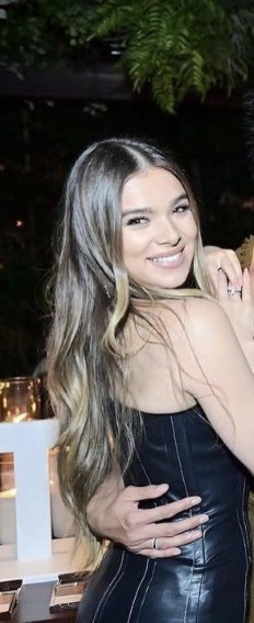 Hailee Steinfeld  nude photo