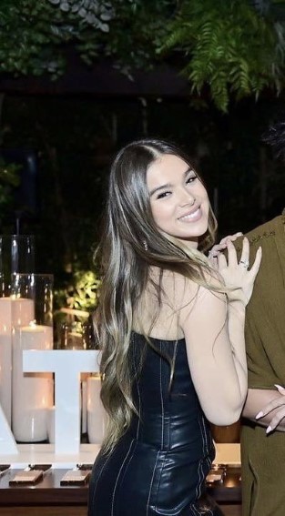 Hailee Steinfeld  nude photo