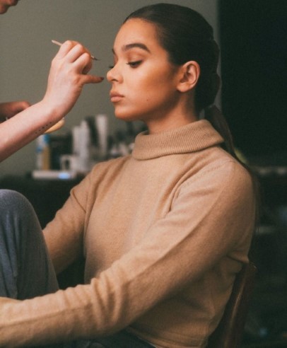 Hailee Steinfeld  nude photo