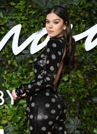 Hailee Steinfeld  nude photo