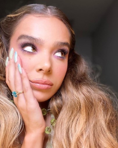 Hailee Steinfeld  nude photo