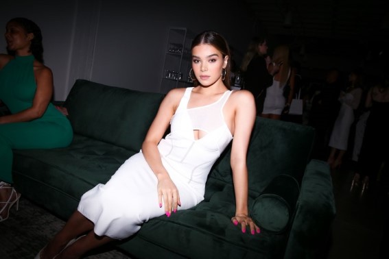 Hailee Steinfeld  nude photo