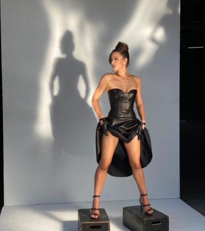 Hailee Steinfeld  nude photo