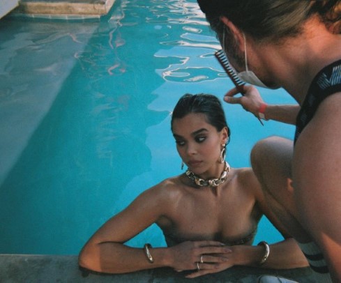 Hailee Steinfeld  nude photo