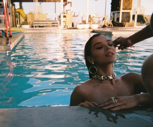 Hailee Steinfeld  nude photo